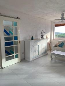 Bilocale con ampia terrazza vista mare