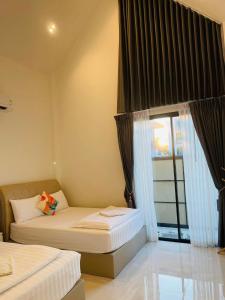 Holiday Pool Villa Bangsean Chonburi - 3 Bedrooms Villas up to 12 people