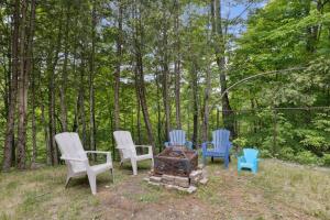 Modern Cottage Laurentians Private Pool & Nature
