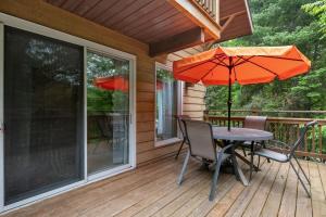 Modern Cottage Laurentians Private Pool & Nature