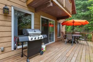 Modern Cottage Laurentians Private Pool & Nature