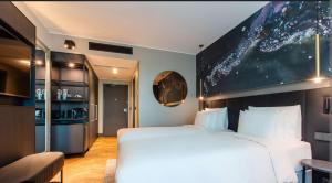 Lakeside 7 by lake & woods