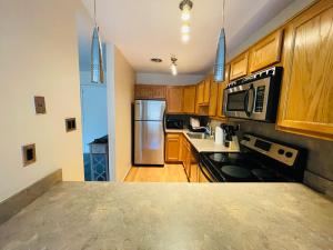 Updated 1BR Apartment Moss Rehab Save Monthly
