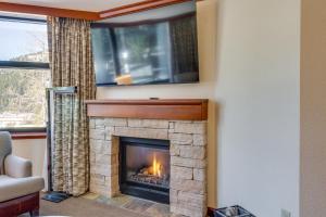 Ski-InandSki-Out and Mtn Views! Everline Resort Condo