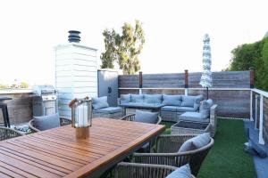 The Hillside Hideaway Mid Century Big Terrace