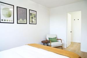 The Hillside Hideaway Mid Century Big Terrace