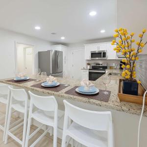 Stunning 4BD Jacuzzi - 4 Min To Beach Panama City