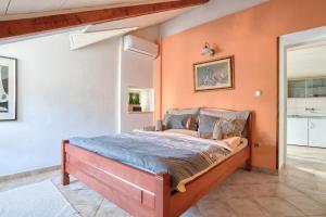 OLD TOWN 303