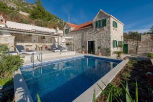 Luxury Villa Murvica with private pool near the beach in Murvica on Brac island