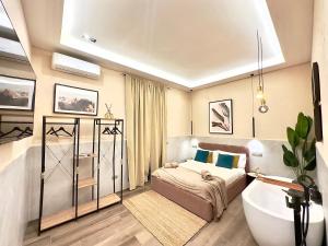 Falco Deluxe Home - With Freestanding Bath