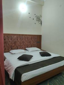 Nanda devi hotel