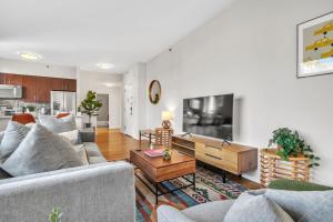 Chelsea 1 BR w Work Setup by Anyplace - 11651