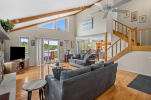 Lake Front Game Room Private Dock and More