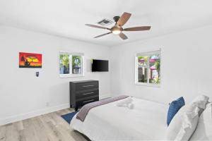 TilahStays Pool House 10 min to Beach
