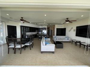 Beautiful 4 bdm Ocean Front Condo at Vivo Resorts