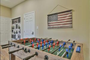 Sunset Mountain Lodge - Catawba Falls Retreat, Views, Hot Tub and Game Room