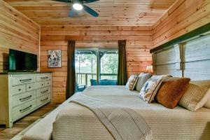 Sunset Mountain Lodge - Catawba Falls Retreat, Views, Hot Tub and Game Room