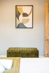 Stunning 2 Bed Townhouse with Patio