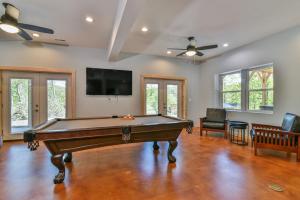 Laurel Creek Falls - Luxury Log Cabin with Hot Tub, Game Room and Theater