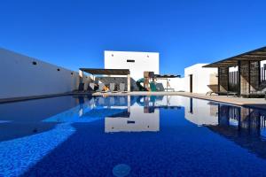 Luxury Family Communal Pool Terraces City Views