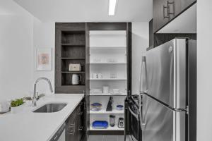 FiDi 1 BR w Work Setup by Anyplace - 11687