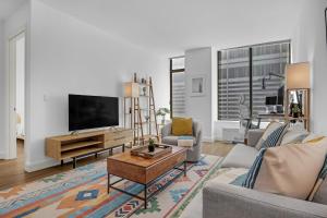 FiDi 1 BR w Work Setup by Anyplace - 11687
