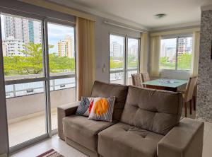 Praia, Churrasqueira e Hard Rock em Porto Belo