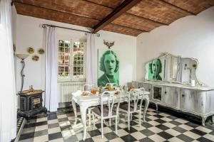 Historic Villa With Lake And Sea Views