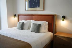 Stylish Minimalist 1BR in The Crosby