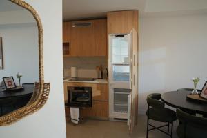 Stylish Minimalist 1BR in The Crosby
