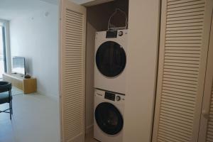 Stylish Minimalist 1BR in The Crosby