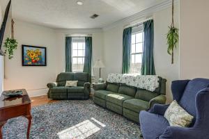 Historic Apartment in Chapman! Walkable Getaway