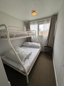 82, Two bed Chalet on Belle Aire Holiday Park - sleeps 5, pet friendly, bed linen and towels included plus onsite entertainment available