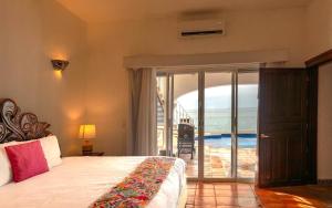 Ocean Front Villa - Private Pool and Ocean Access