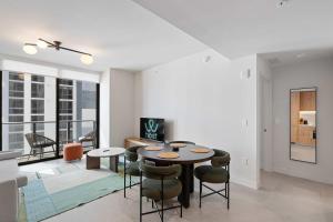 Downtown Miami Condo Near Bayside w Free Parking