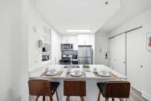 FiDi 1 BR w Work Setup by Anyplace - 11718