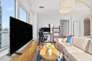 Greenpoint 1 BR w Work Setup by Anyplace - 11735