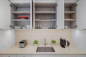 Greenpoint 1 BR w Work Setup by Anyplace - 11735