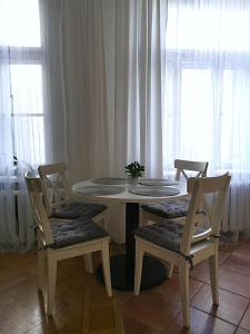 Spacious Apartment in Art Nouveau District Free Parking