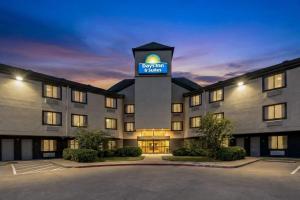 Days Inn & Suites by Wyndham DeSoto