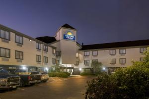 Days Inn & Suites by Wyndham DeSoto