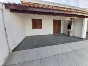 0006.01 - Maranduba - Chalé - 1 Dorm - 5 Pess - 3 Quadras Do Mar - Piscina Coletiva - WIFI