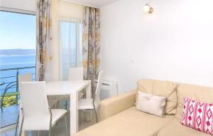 2 Bedroom Gorgeous Apartment In Brela