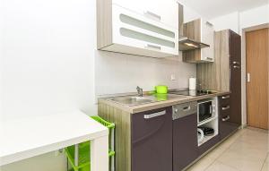 2 Bedroom Gorgeous Apartment In Brela