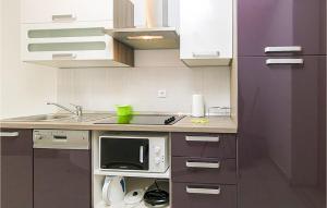 2 Bedroom Gorgeous Apartment In Brela