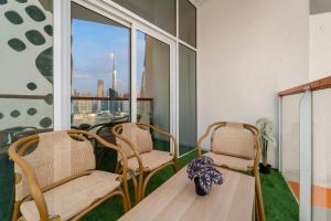 1BR Canal-Front Balcony with Burj Khalifa View - Live Luxe Dubai