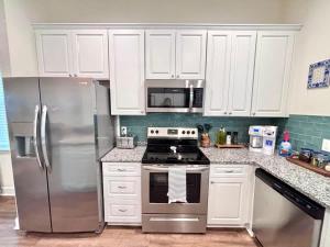 The Citrus Suite Near UF Shands Downtown