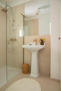 Charming Luxury Home Near Beaches & Montpellier - La Petite Pérolienne