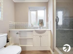 6 Bed Longstay & Shortstay property with Wifi & parking sleeps 14