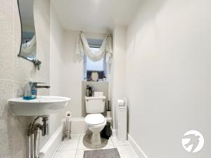 6 Bed Longstay & Shortstay property with Wifi & parking sleeps 14